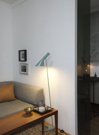 AJ gulvlampe - lys petroleum