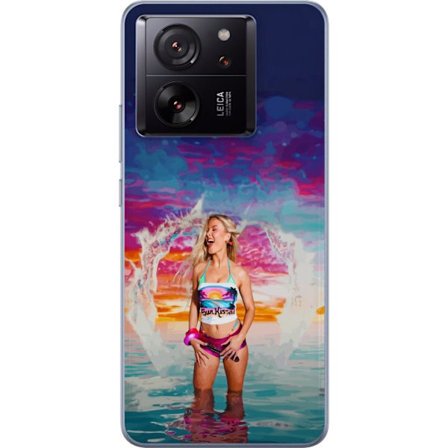 Kompatibelt Mobildeksel til Xiaomi 13T Pro Blond kvinne i fargerik strandantrekk som leker i havet ved solnedgang