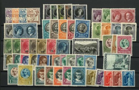 Luxembourg - Samling af sæt og enkeltmærker på 1 instickskort - Ubrugt