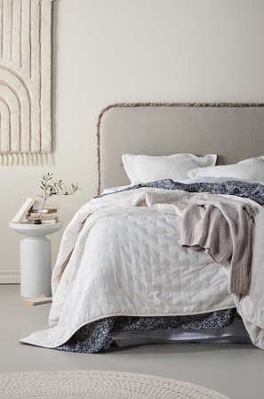 Jotex - CALM Sengeteppe - Enkeltseng 180x260 cm - Benhvit - Sengtepper & Puter - Myk Polyester - Broderte Små Kryss