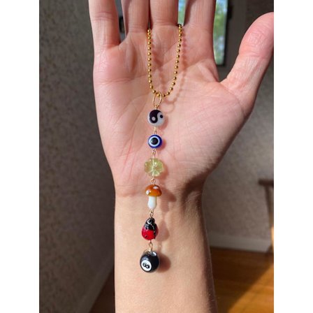 Bilvedhæng med onde øje, firkløver, svamp, mariehøne, otte-bolds lykkebringer, bakspejl lykkebringer, biltilbehør