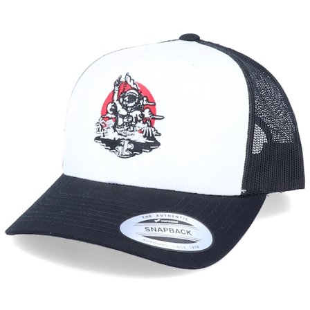 Iconic - Space Hero Retro Black/White Trucker Trucker White Cap - @ Hatstore