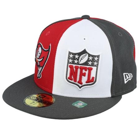 New Era - NFL Grijs fitted Cap - Tampa Bay Buccaneers 59FIFTY NFL Sideline 23 Tambuc -6 7/8 Red/White/Charcoal Fitted @ Hatstore