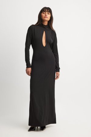 Mariona Autran x NA-KD Wasserfall-Maxikleid aus Jersey mit Cut-out-Detail - Langärmlige Maxikleider - Schwarz - S