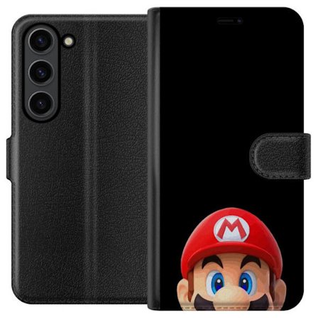 Yhteensopiva Lompakkokotelo Samsung Samsung Galaxy S24+ Mario muotokuva, jossa on ikoninen punainen lippalakki mustaa taustaa vasten, minimalistinen p