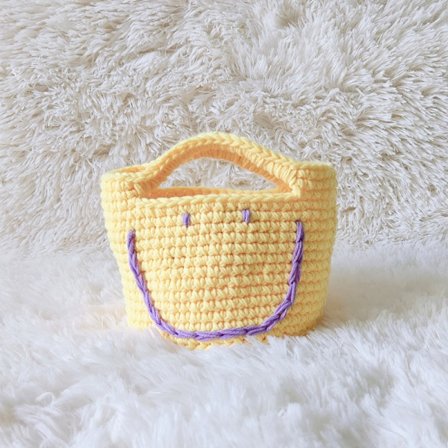 Hæklet håndtaske i ren håndstrikket uld med smiley-ansigt, smiley-taske, afskåret