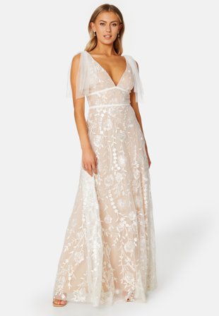 Goddiva Embroidered Lace Flutter Maxi Dress Klær