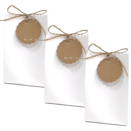 50 kpl Kraft-paperikarkkirasiat, makeat häälahjarasiat, DIY-juhlamuistopussit tageilla, luovat paperilaatikot, häihin, jouluun, syntymäpäivään, lomaan