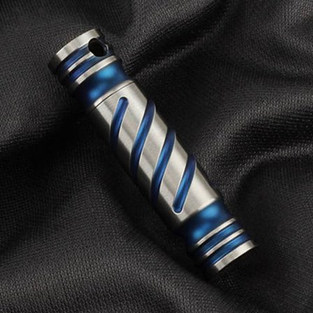 1 stk. bærbar vandtæt nøglering i titaniumlegering til opbevaring af piller