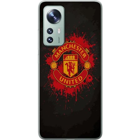 Kompatibelt Mobildeksel til Xiaomi Xiaomi 12 Manchester United logo i rød og gul farge med røff sportslig bakgrunn