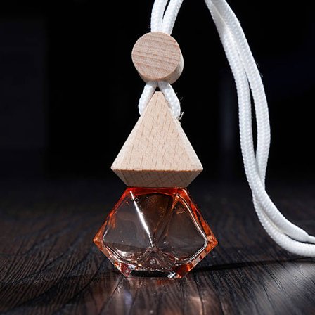 Krämfärgad bil prismatisk parfym tom flaska hänge bildekoration parfym doft tom flaska bil kreativt hänge