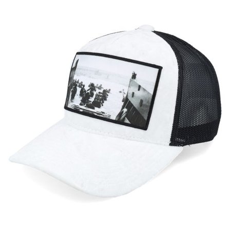 Calza Pennello - Vit trucker Keps - D-day Battle Of Normandy White/Black A-frame @ Hatstore