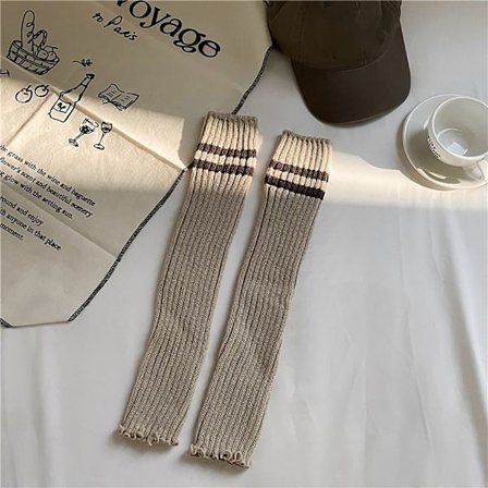 1 par lange strikkede sokker, KREMHVITE