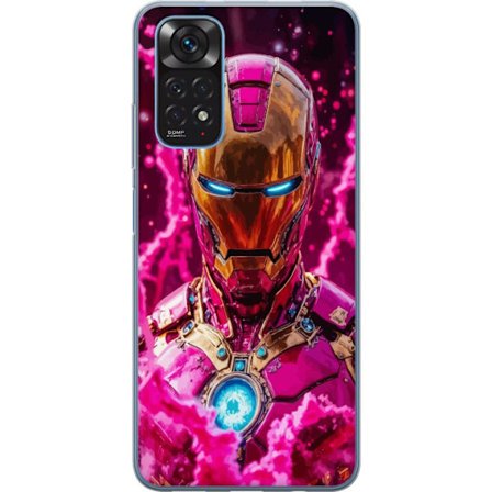 Kompatibel Mobilcover til Xiaomi Redmi Note 11 Kantet grøn figur i pixeleret fantasiverden med træhus og dyr i retro spilmiljø