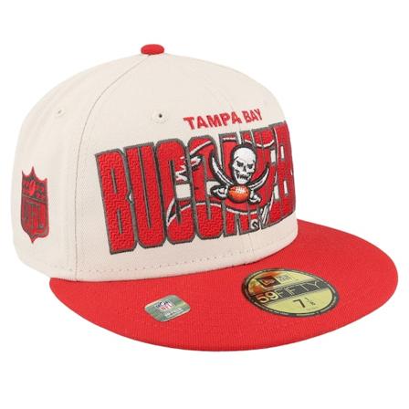 New Era - NFL Beige fitted Caps - Tampa Bay Buccaneers NFL 23 Draft 59FIFTY Stone/Red Fitted @ Hatstore