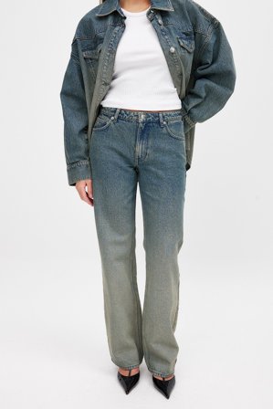 NA-KD - Bred denim med middels liv og vasket ut farge - Mid waist jeans - Blå - EU 38