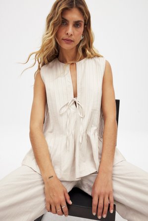 NA-KD - Plissert topp i linblanding - Knytetopper - Beige - EU 40