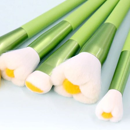 14pcs Creative Daisy Makeup Brush Set Loose Powder Eye Shadow Concealer Highlight Flower Brush Super Soft Beauty Cosmetics Tools