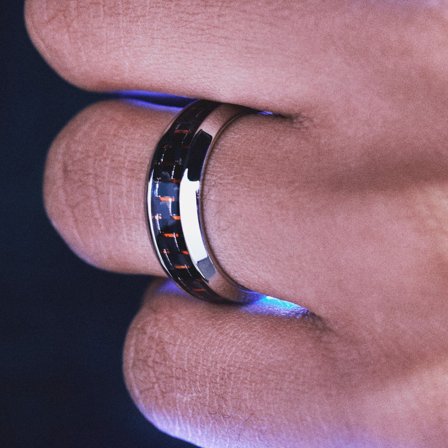 Ferrum | Anneau en acier inoxydable à bords biseautés et incrustation noire et rouge en fibre de carbone pour hommes - Bagues en acier