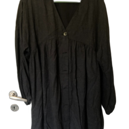 Klänning med knäppning