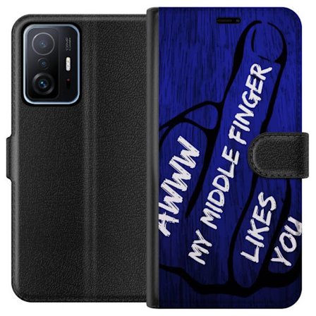 Kompatibel Tegnebogsetui til Xiaomi 11T Mørk typografisk illustration med hjerteform og budskab om venskab mod dybblå trætekstur