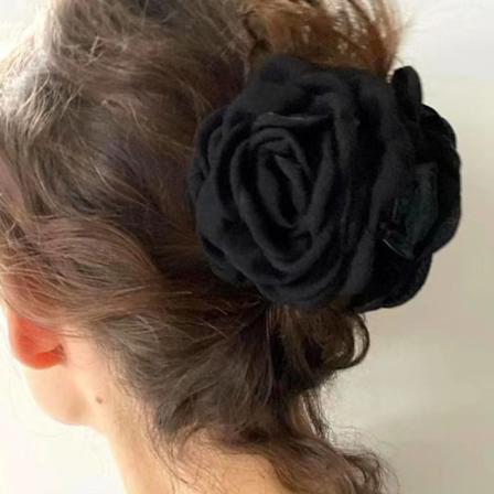 Ruusun ja rapuruuan kukkahiuspinni MUSTA 9CM musta 9cm black