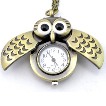 En bronsefarge (lommeur om lag 25*25*16mm, halskjede om lag 80