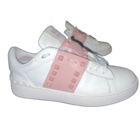 Vita sneakers med rosa detaljer från Valentino