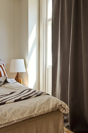 Jotex - Mørkleggingsgardin 1-lengde Muldvarpbrun - MOONBEAM - Kjøp Mørkleggingsgardiner hos Jotex