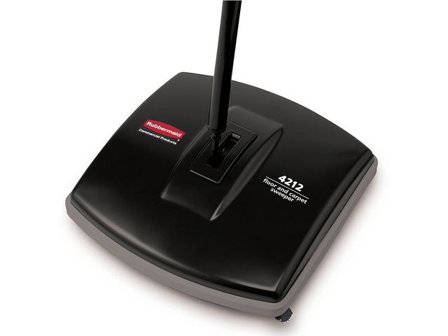 RUBBERMAID Mattsopare Enkel 24,1x20,3x111,8cm - Lyreco - Städ och hygien - Städmaskiner - Mattsopare och sopmaskiner