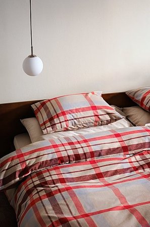 Jotex - Påslakanset Enkelsäng Beige/röd/blå ELTON - Köp Enkelsäng hos Jotex