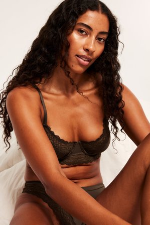 Kappahl | Uvattert BH med blonder | Mørkebrun