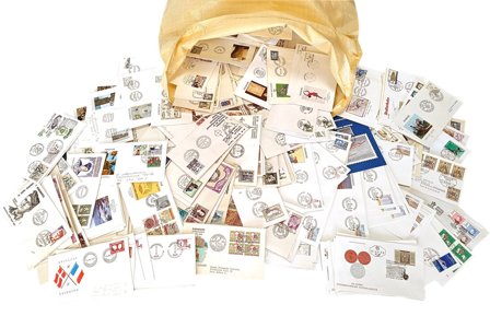 Diverse lande - Kilovare med førstedagskuverter mm. - 9 kg sæk