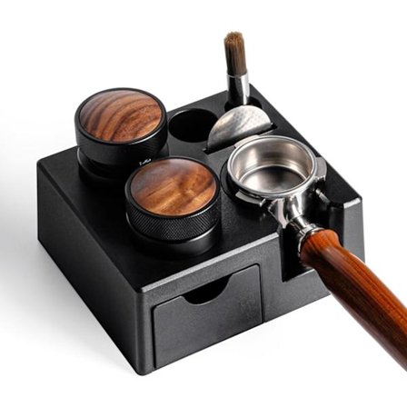 Yleiskahvileimasimen teline (51–58 mm), leimasin, barista-leimasimen säilytystarvikkeet (tarvikkeet eivät sisälly).