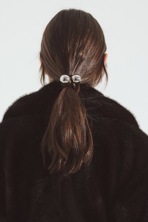 NA-KD 2er-Pack Zopfbänder mit Globus-Kugel - Haarschmuck - Silber - One Size