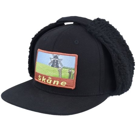 Wild Spirit - Svart earflap Keps - Skåne Canvas Flatbrim Black Earflap @ Hatstore