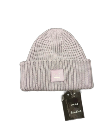 Ljuslila mössa från Acne Studios