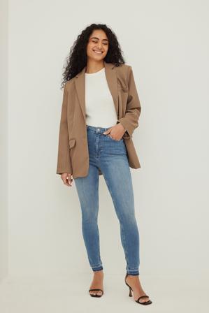 NA-KD Skinny jeans med hög midja och öppen fåll - Skinny Jeans - Blå - EU 32