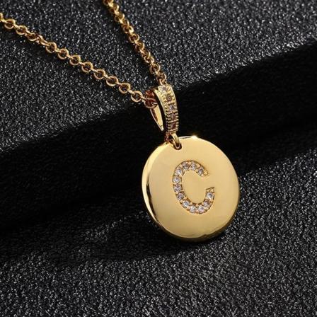 Pyöreät kirjaimet amuletit kullasta ja zirkonikullatut kaulakoru Gold one size
