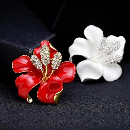 Broschnålar för kvinnor Mode, barockpärlblomma brosch, mode kavajslag nålar tillbehör för halsdukar märken hattar väskor för kvinnor flickor evig gåva