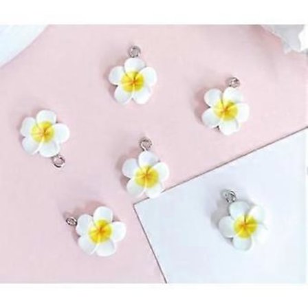 20 stk. Frangipani Blomster Perle Charms Mini Plumeria Blomster Perler Blomster Spacer Perler Løse Perler til Smykkefremstilling DIY Håndværkstilbehør