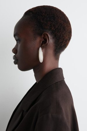 COS Women's Mismatched Pebble Earrings in Yellow