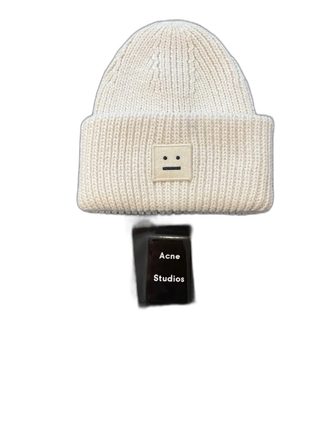 Vit stickad mössa från Acne Studios