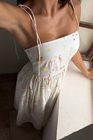 NA-KD Midikleid aus Baumwolle mit Schnürung an der Schulter - Blumenkleider - Blumen - EU 32