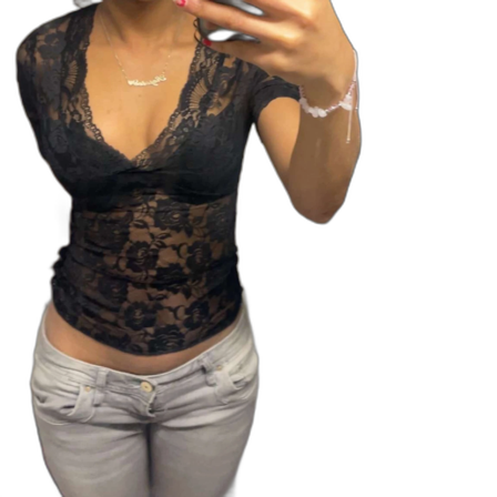 Svart spetsblus med v-ringning