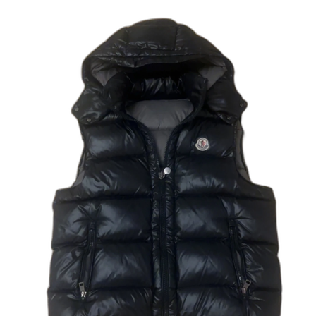 Svart dunväst från Moncler med huva