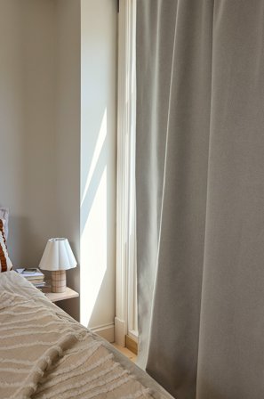 Jotex - Mørkleggingsgardin 1-lengde Lysebeige - MOONBEAM - Kjøp Mørkleggingsgardiner hos Jotex