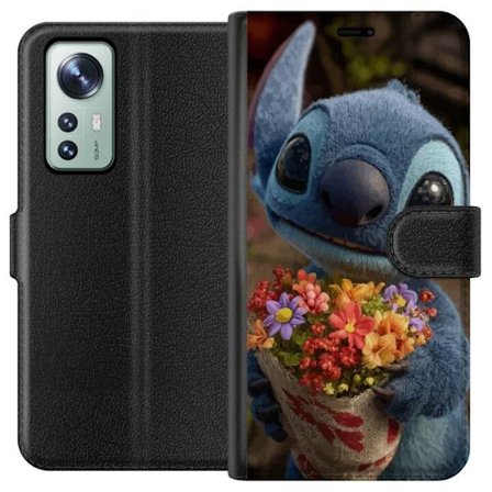 Kompatibel Tegnebogsetui til Xiaomi Xiaomi 12 Sød blå figur med store øjne, der holder en farverig buket i en varm og kær stil