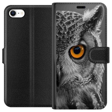 Yhteensopiva Lompakkokotelo Apple iPhone 6 Mustavalkoinen lähikuva pöllöstä, jossa on voimakkaan oranssi silmä ja yksityiskohtainen sulan rakenn