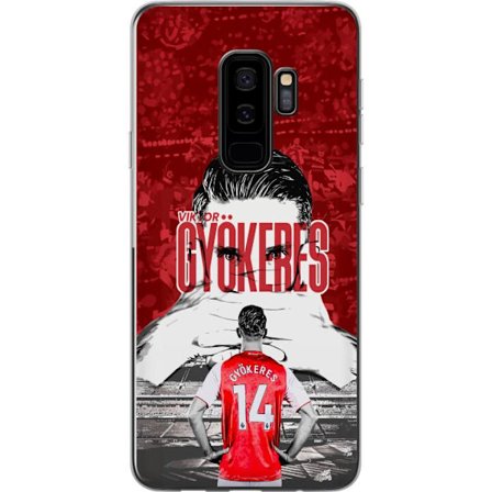 Kompatibelt Mobildeksel til Samsung Galaxy S9+ Rød dramatisk kollasjebilde med Viktor Gyökeres portrett og spillere fra bak på arenaen